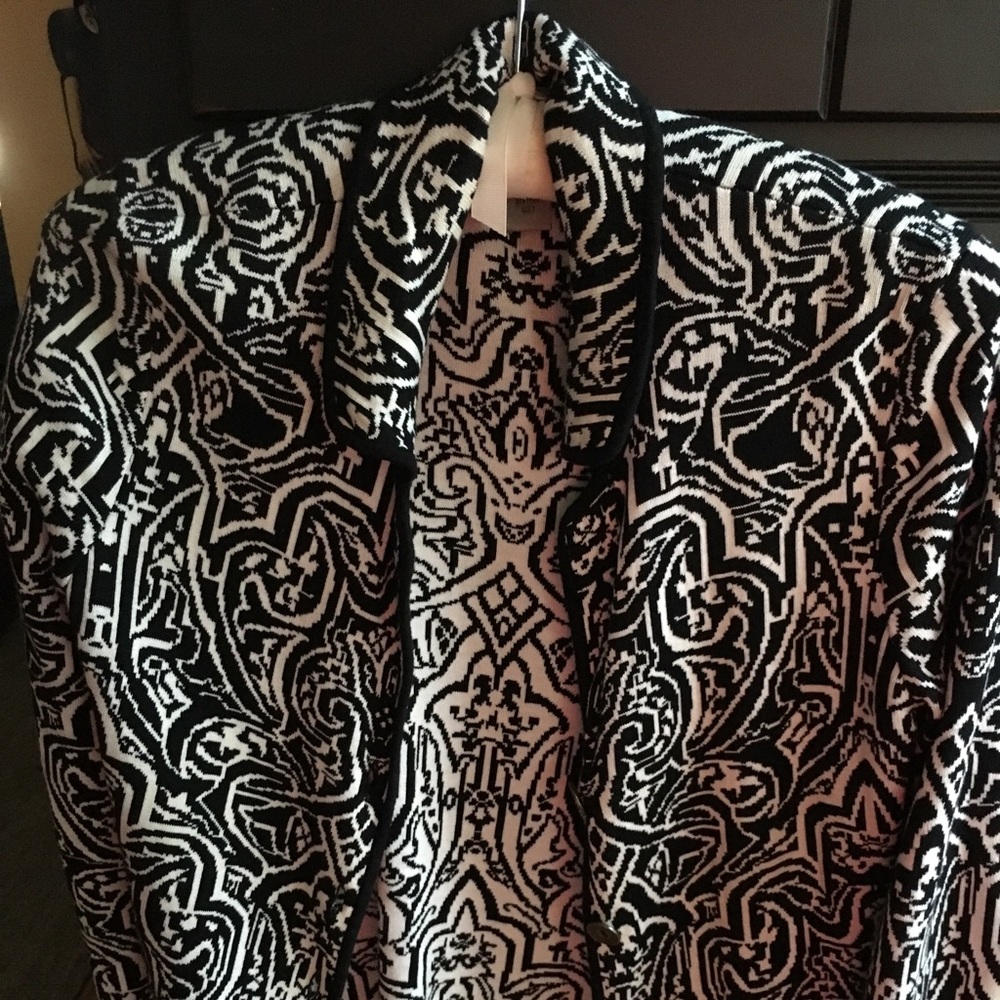 Chico’s size 0 sweater blazer (=standard size 2)